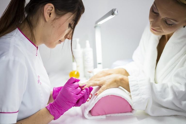 Frezy do manicure hybrydowego – nowoczesne narzędzia dla profesjonalistów